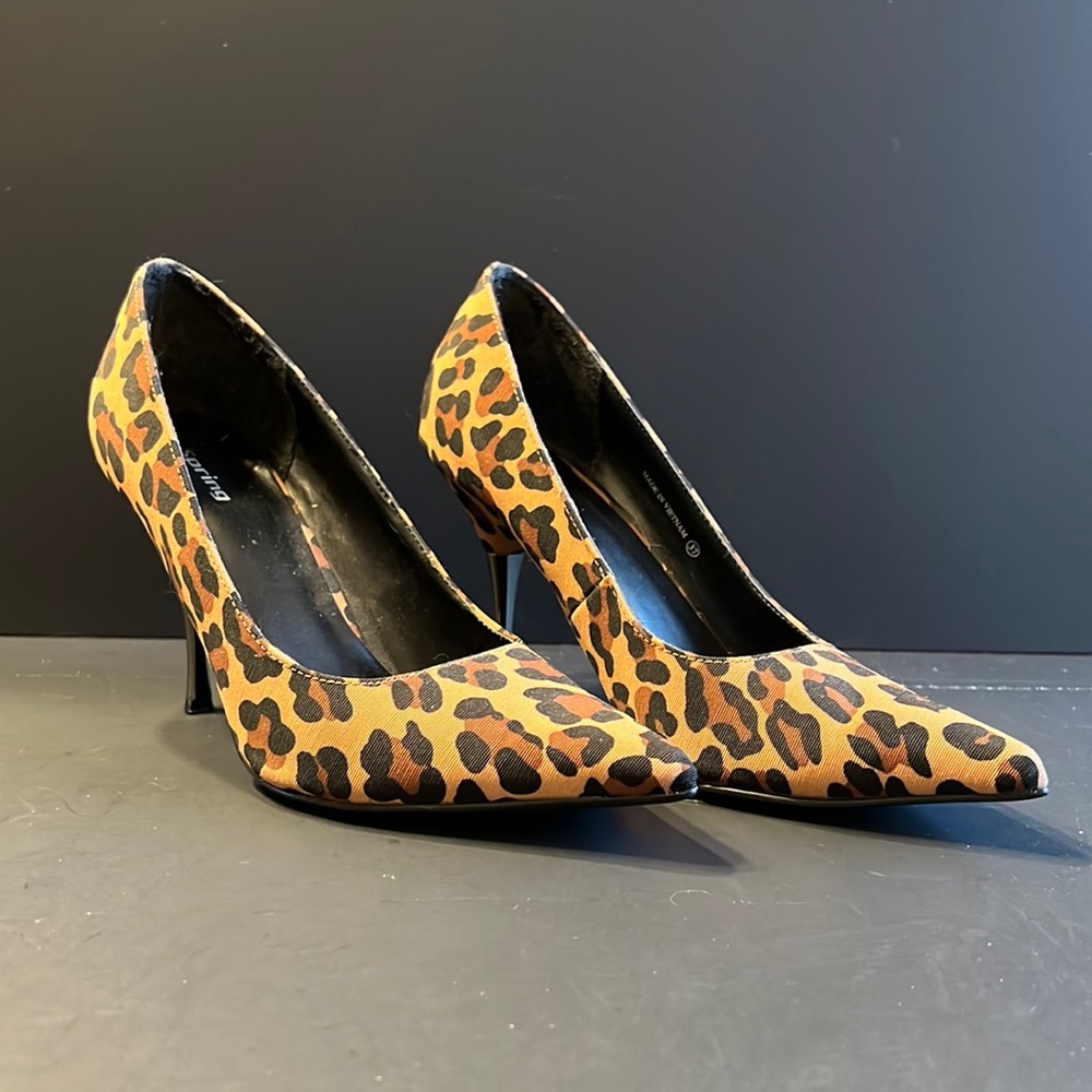 Leopard Pumps
